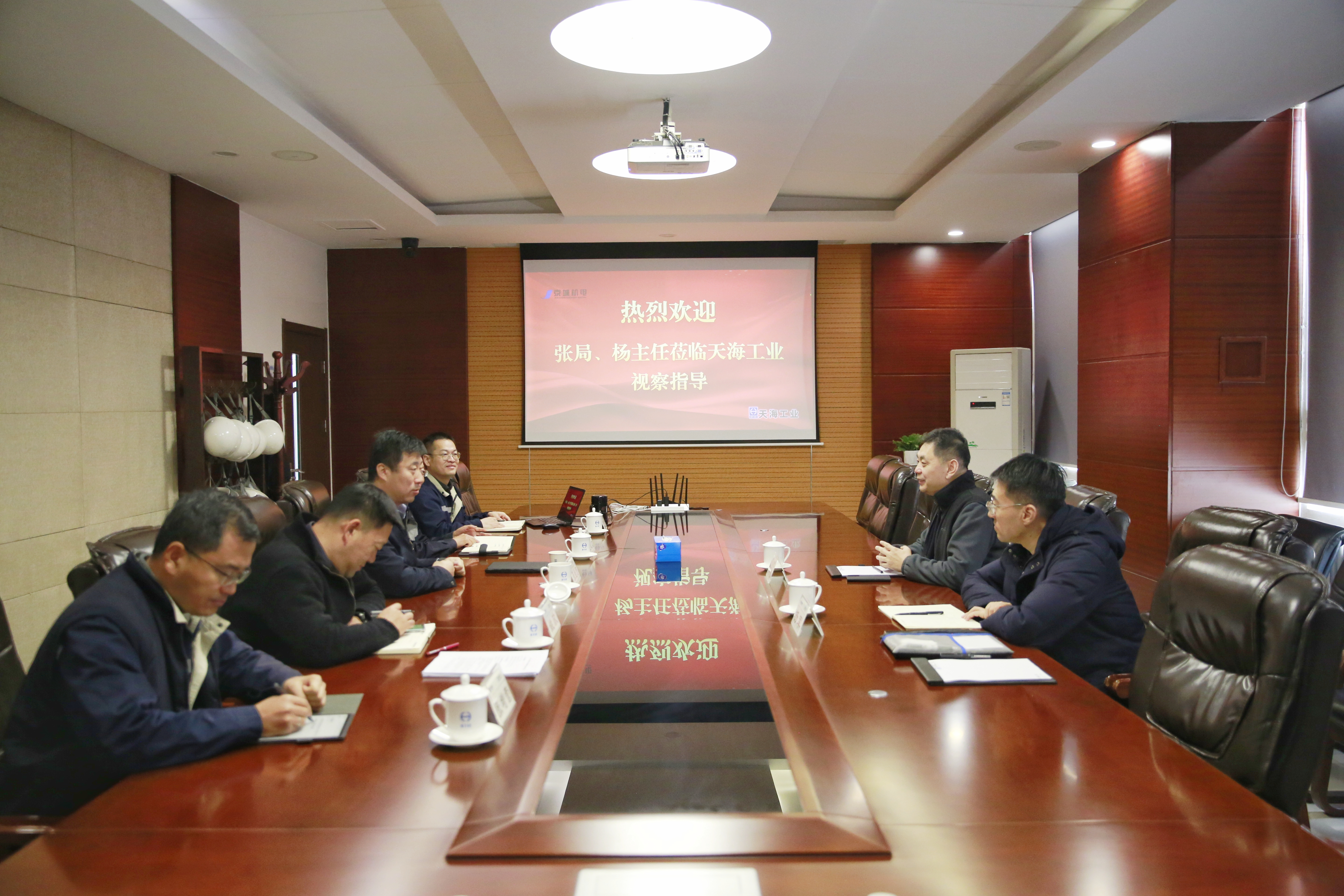 01 座谈会.jpg 01 座谈会.jpg